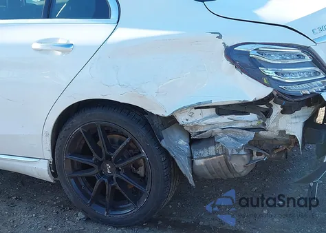 2018 Mercedes-Benz C 300 4Matic из США, поврежденный, VIN WDDWF4KB7JR351702